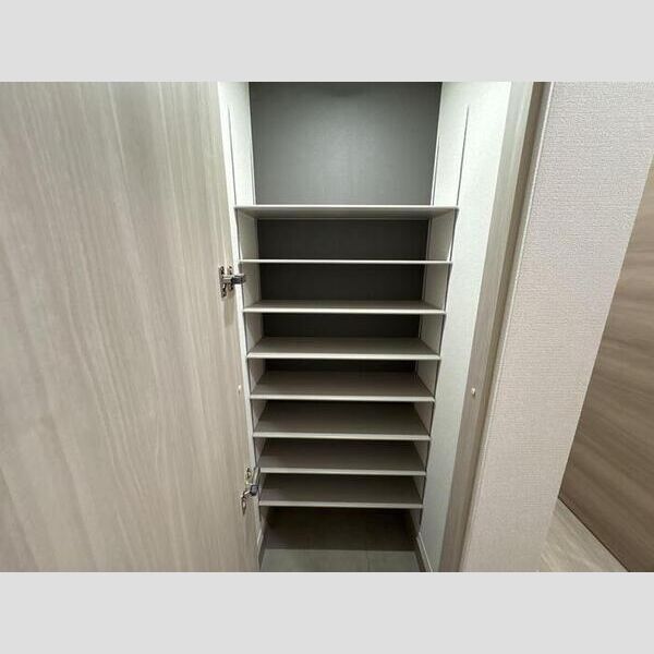 セレスティア扇Ⅲ101号室 シューズボックス