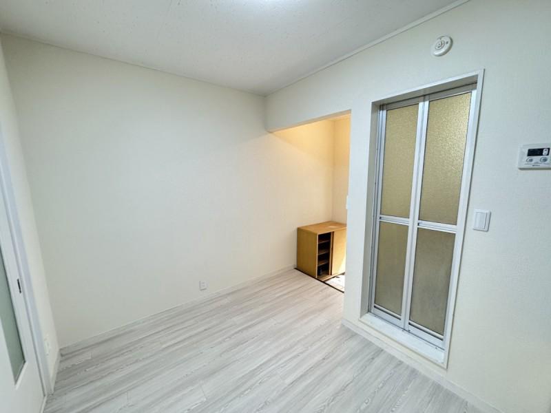 プチシャトー若草1階 リビング