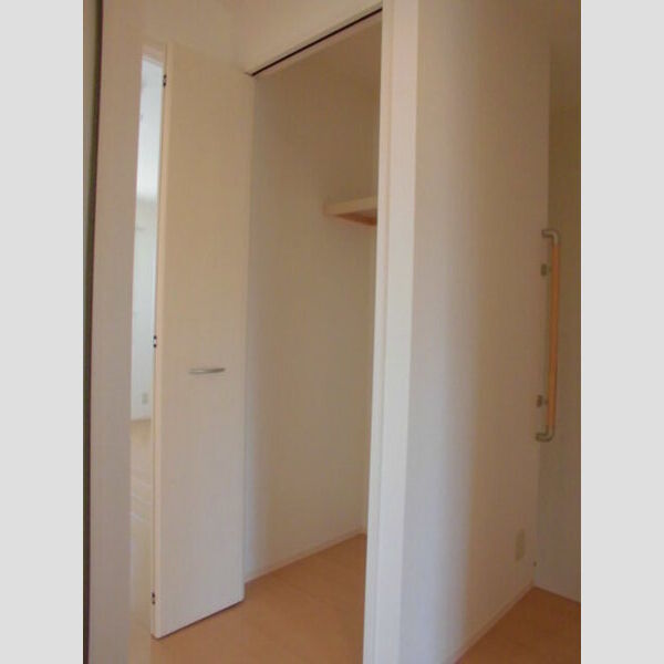 MODAN COURT 和 物入