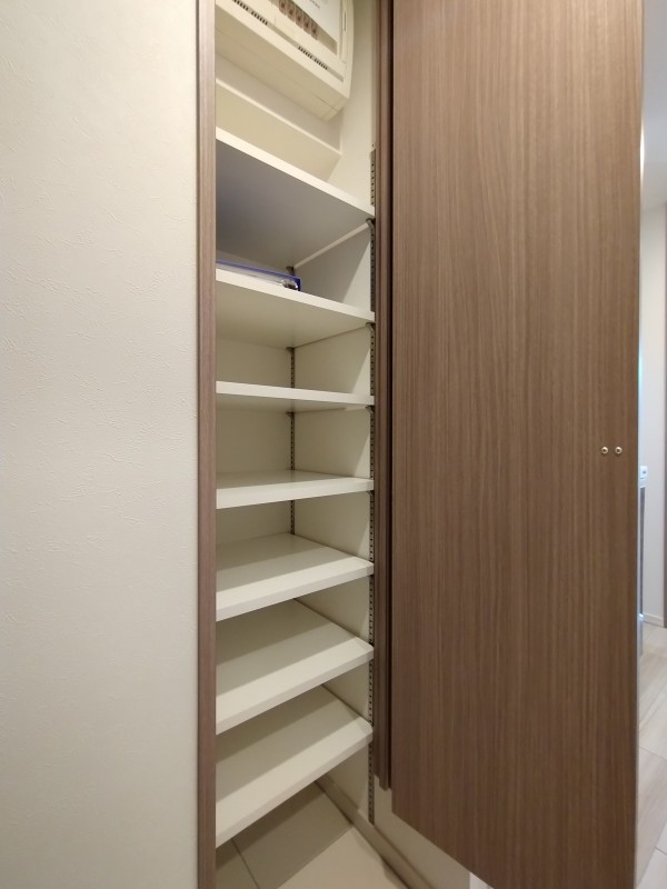 クレイシア横浜ヴェール2階 収納