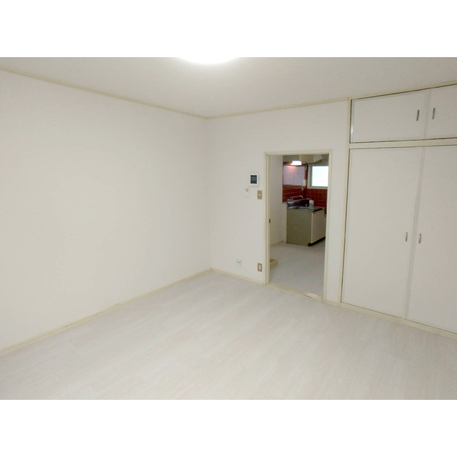 レピュート高岡C103号室 リビング