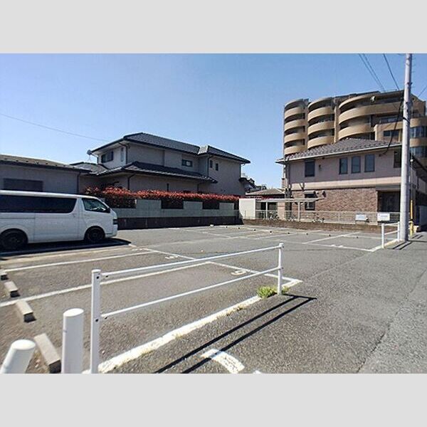 エテルナーレ203号室 駐車場