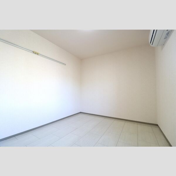 メゾン・ド・ラフィーネ　A102号室 北側洋室