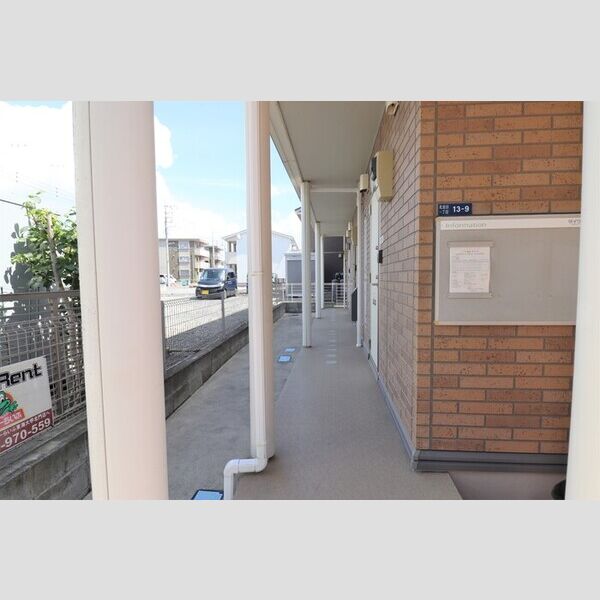 グランモア柳川C 1階共用廊下