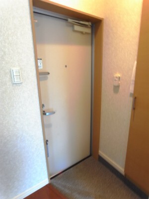 リブリ・かのん1階 玄関