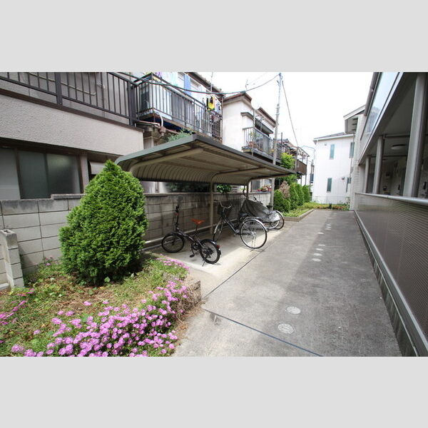 ユリオ106号室 駐車場