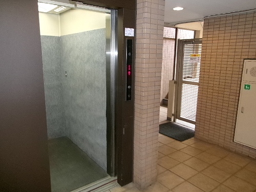 ビッグヴァン二子多摩川3階 エレベーター　※2023年4月撮影