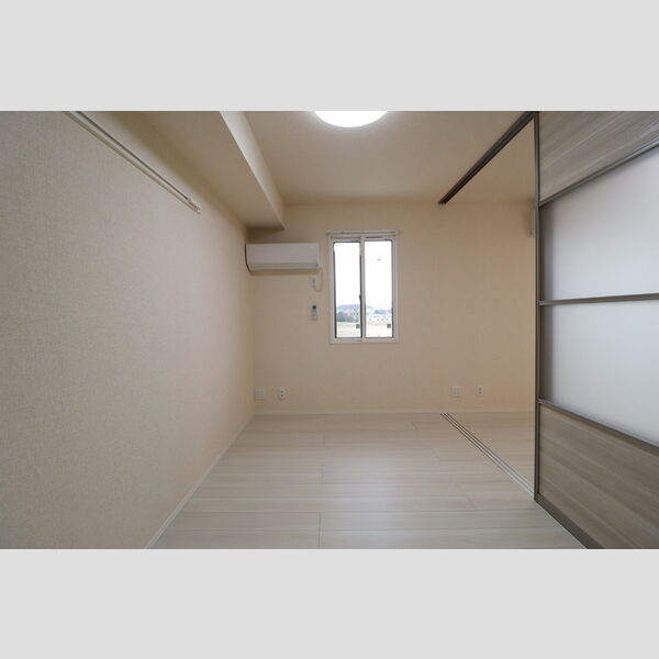 タイムズ・スクエアV　Two102号室 洋室