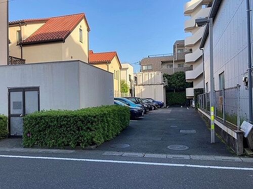 ライオンズマンション東川口AKAO 駐車場(No.2区画空きあり)※前回募集時2022.4撮影