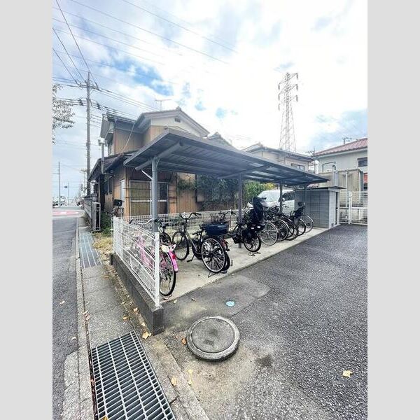 ハイカムールST203号室 駐輪場