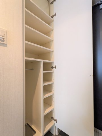 アソシエール高島平102号室 収納