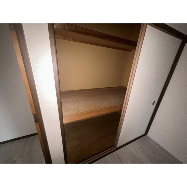 グランデュール瀬戸岡202号室 内観