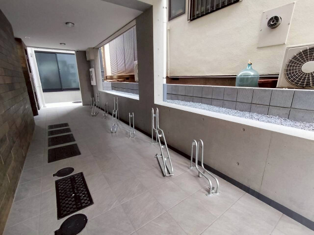 Fons Lucis Izumi 駐輪場