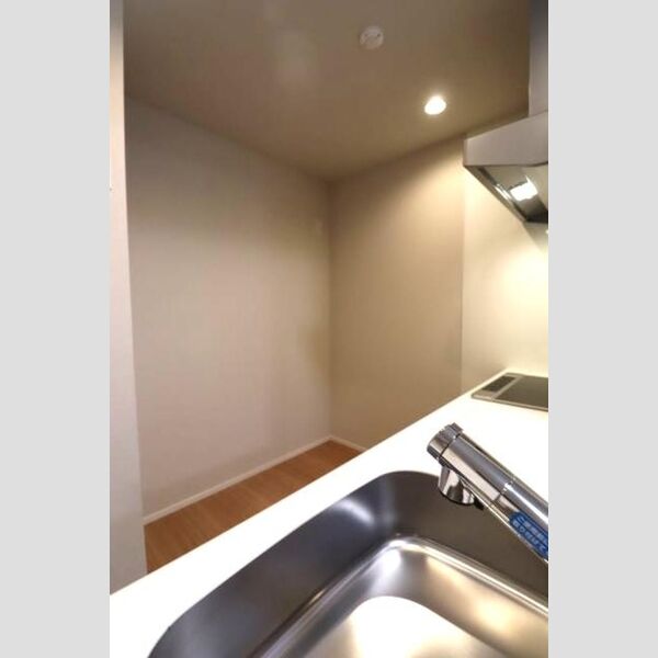 サンジョイアゼロ 冷蔵庫置き場