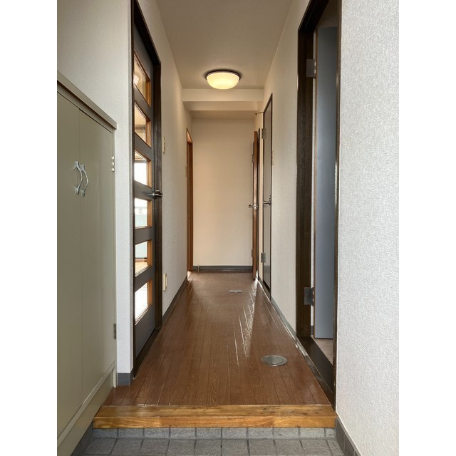 アルマーレ平塚 玄関室内