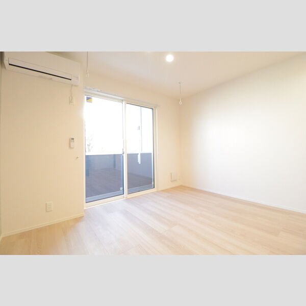 ルベルコート(RUBER COURT)102号室 リビング