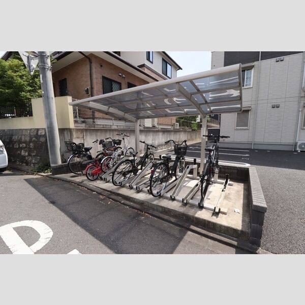 レヴァータ 駐輪場