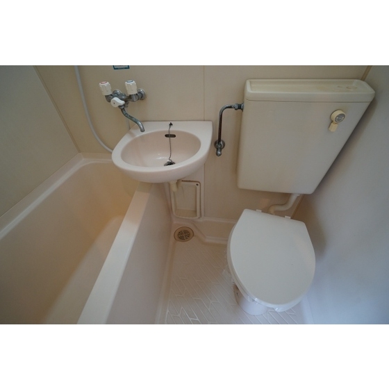 エレガンス綾瀬６ バス