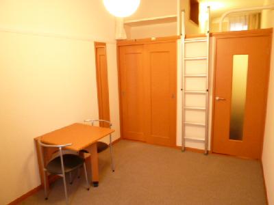 レオパレスセルサスⅡ202号室 駐輪場