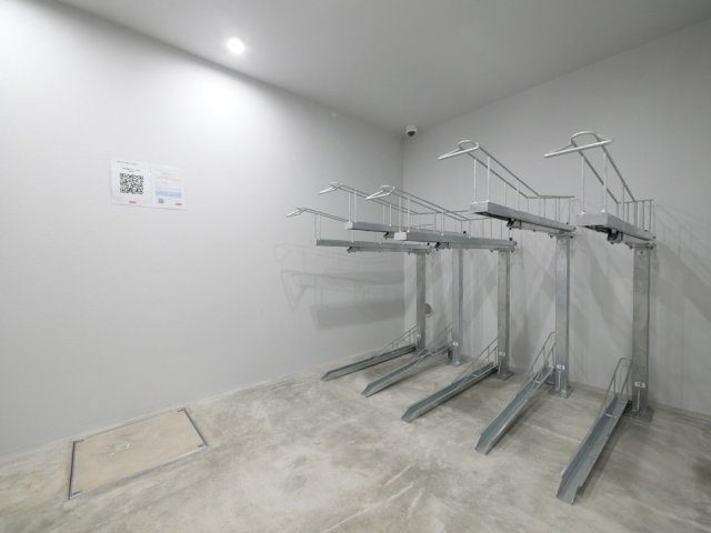 PREMIUM CUBE 中野新橋 DEUX1階 外観