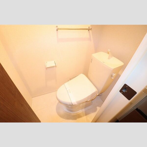 コンフォート　リリィ301号室 トイレ　温水洗浄暖房便座