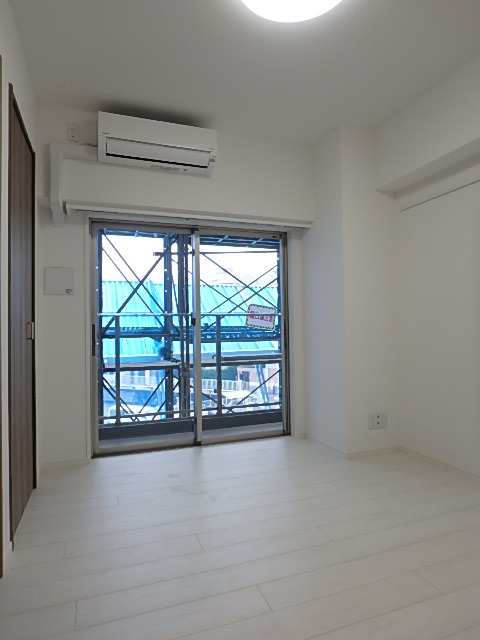 グランド・ガーラ立川9階 広くて明るい寝室