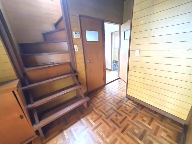 安行領根岸戸建 玄関