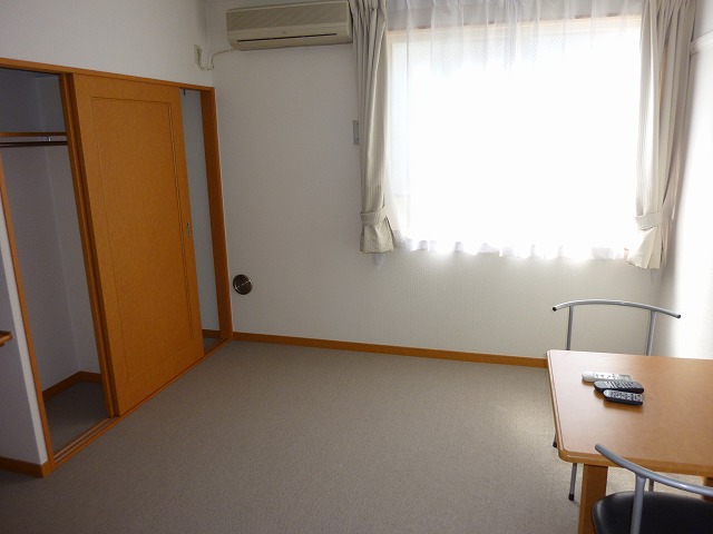 レオパレス古市場２ リビング