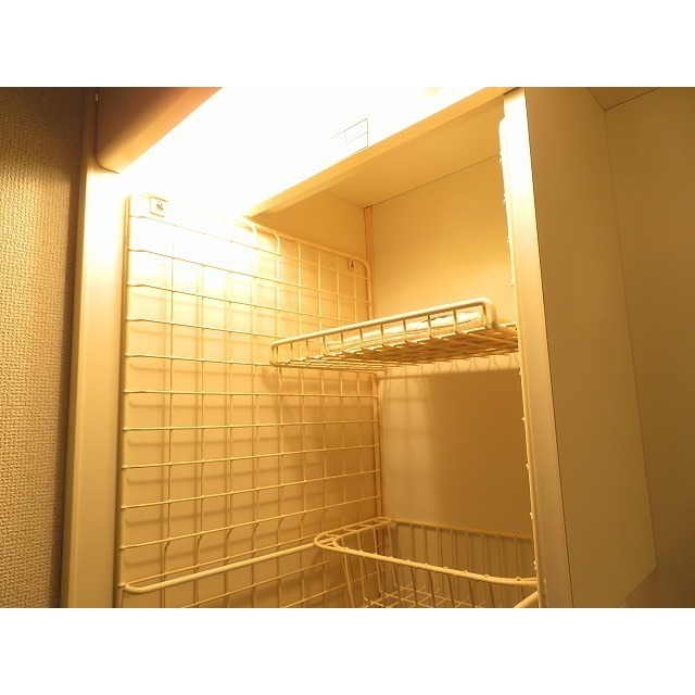 ソレイユ経堂0102号室 上部収納棚