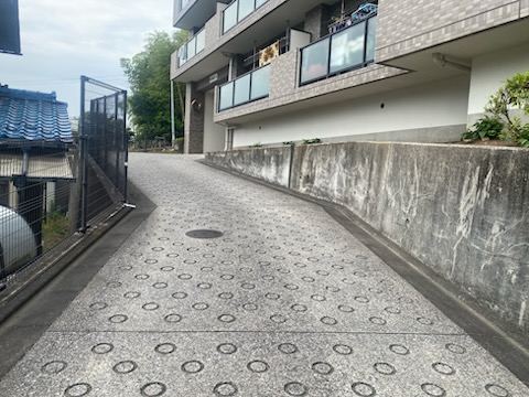 グランシャリオ0401号室 駐車場出入口（スロープ）　※現況優先