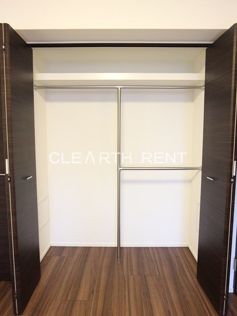 コンシェリア新橋 ＭＡＳＴＥＲ’Ｓ ＶＩＬＬＡ14階 2段式ハンガーパイプ付クローゼット/効率良く収納できます