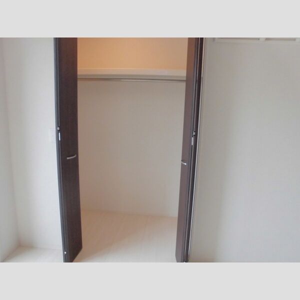 グランフォルト高砂201号室 洋室6.18帖 クローゼット