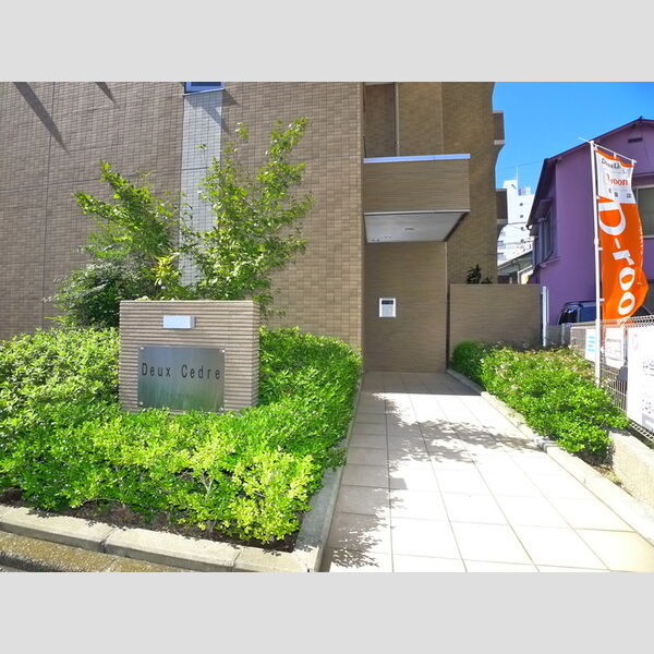 ドゥ　セードル エントランス