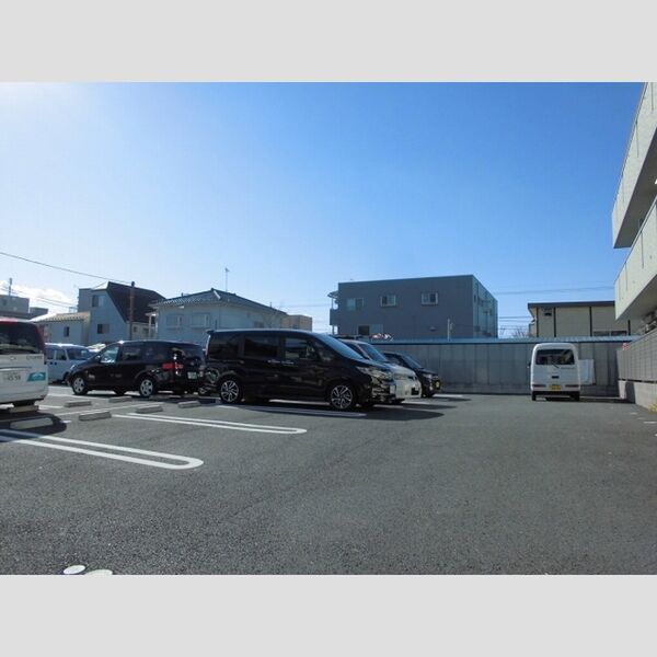 ソレアード 駐車場