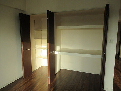 サニーコート大宮盆栽町第２ 収納（リビングダイニング）