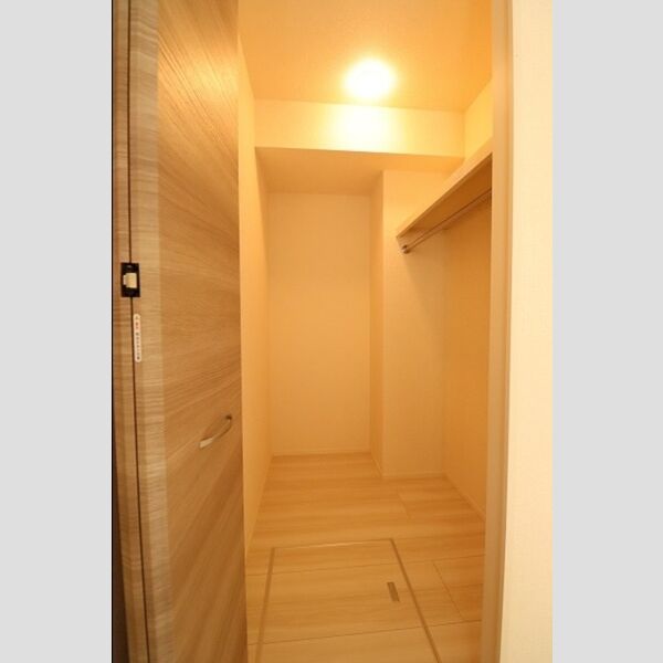 サニークレスト 洋室ウォークインクローゼット