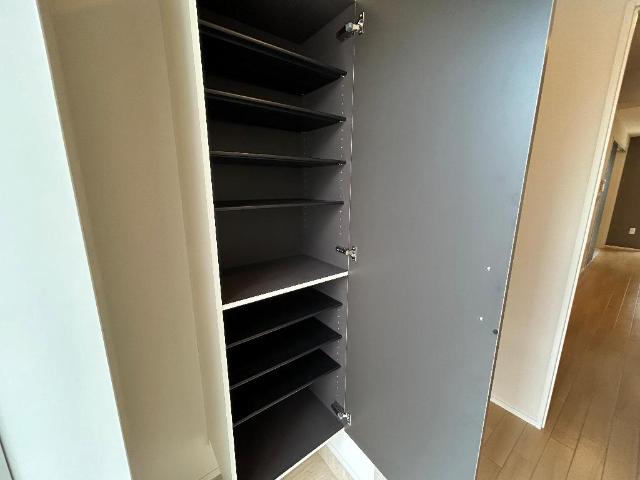 Ａｚａｌｉａ（アザリア）103号室 下駄箱