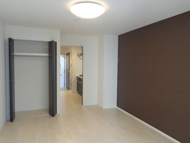 サン　アベニュー102号室 洋室