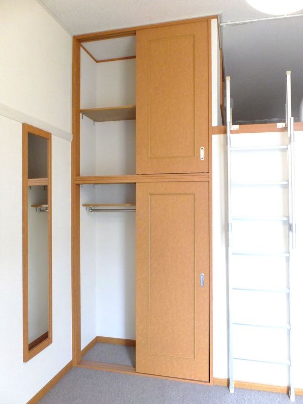 レオパレス青葉204号室 クローゼット