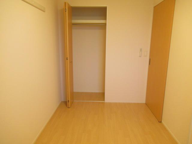 Floral Court 洋室収納