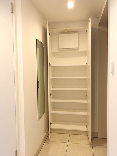 プレセダン板橋本町 下駄箱※同タイプ別部屋2025.11新築未入居時撮影