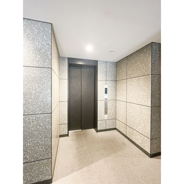 コスモグラシア三ノ輪1404号室 エレベーター