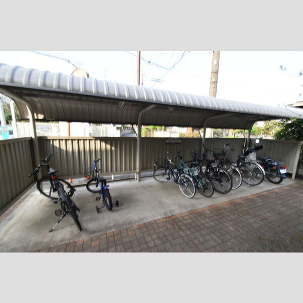 アミティエ 屋根付き駐輪場