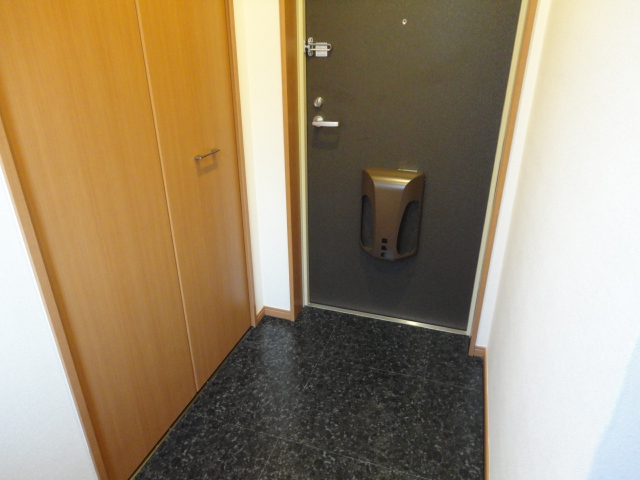 Ｌｅ　ｔｅｍｐｓ　ｈｅｕｒｅｕｘ　”Ｓ（ルタンウルーエス） 玄関スペース