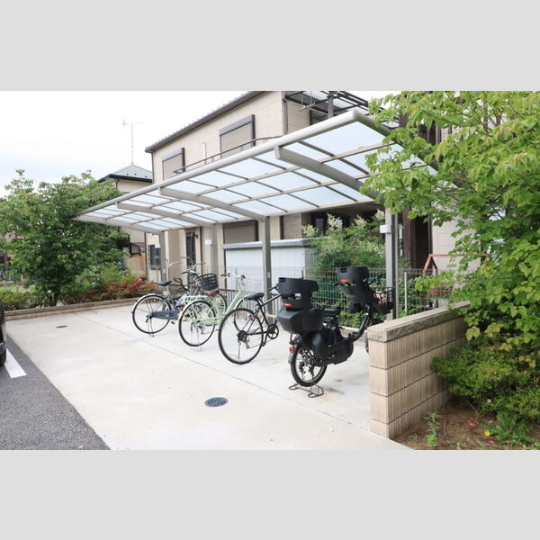 アウレスト202号室 駐輪場