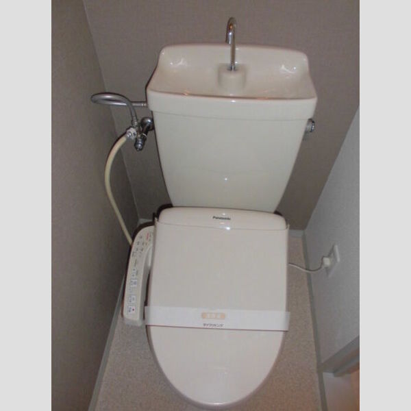 エステート根岸台107号室 トイレ