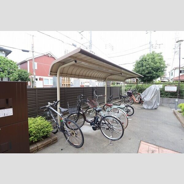 CASA de Kou 屋根付き駐輪場
