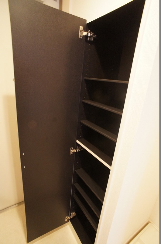 リブリ・Sana Isogo2階 玄関