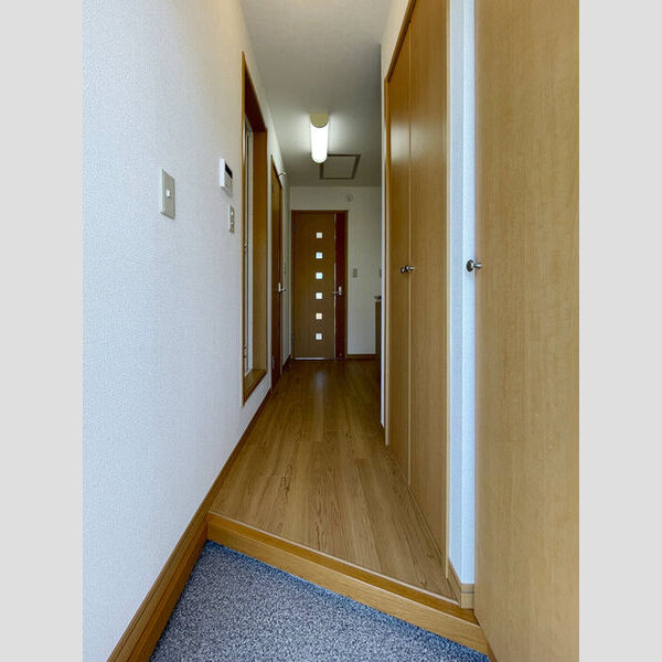 フラットコートB 玄関