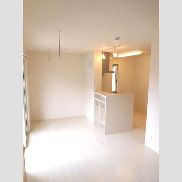 フィオーレ/ルミエール　フィオーレ201号室 リビング